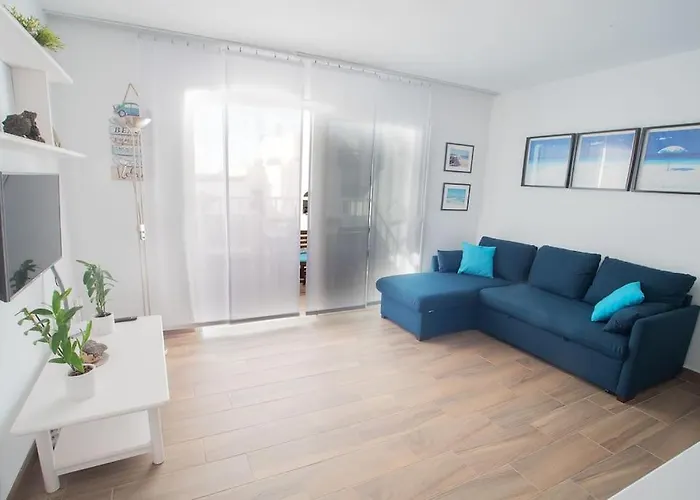 The 9 Souls - Pool View Costa Teguise