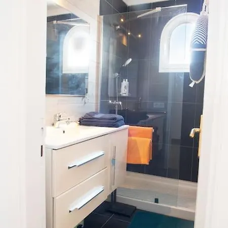 The 9 Souls - Pool View *