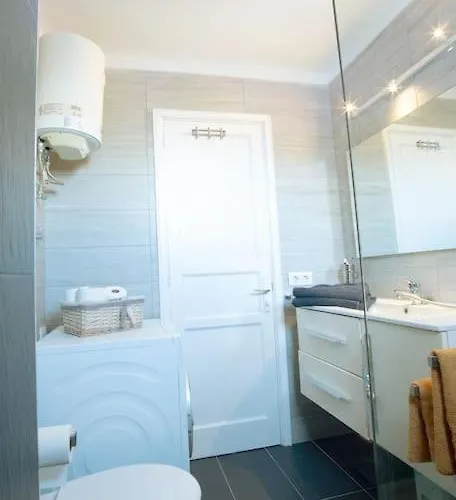 The 9 Souls - Pool View Apartment Costa Teguise