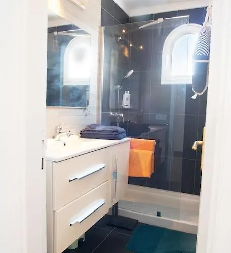 The 9 Souls - Pool View *